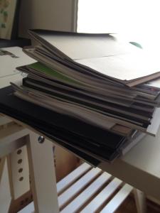 Slik ser en stabel av 26 prospekter ut. Det var så mange visninger jeg var på over en 3-ukers periode.